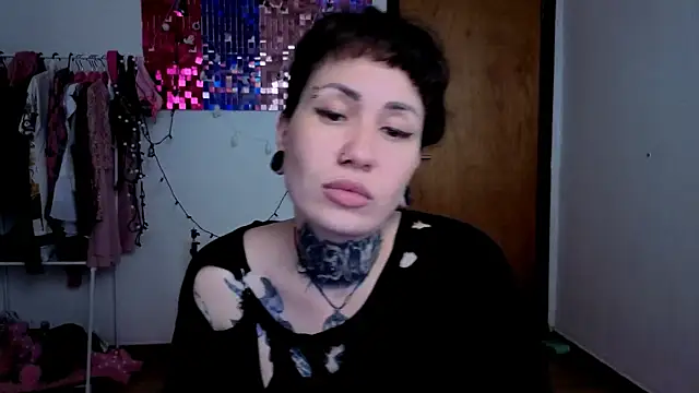 Senorita  Dakota online show from 11-13-25, 12:48