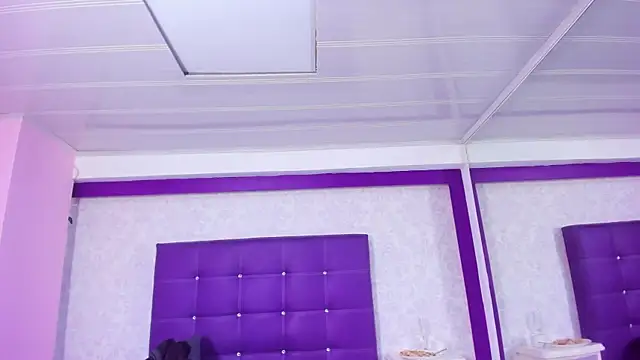 LeaMoreau22 online show from 11-23-25, 12:49