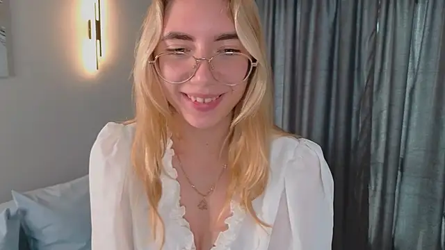 Snapshot of KatherineWill chatting on 10-22-25, 12:16 KatherineWill online show from 10-22-25, 12:16