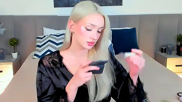 SugarWhisper online show from 11-27-25, 04:31