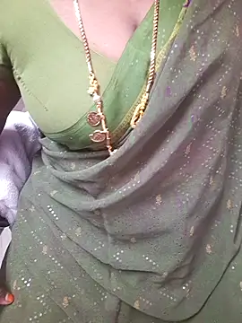 Snapshot of Tamil_Ammani chatting on 04-30-26, 04:57 Tamil Ammani online show from 04-30-26, 04:57