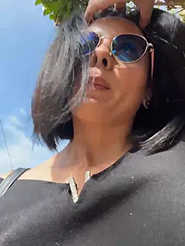 Snapshot of SaraMistick chatting on 12-18-25, 02:23 SaraMistick online show from 12-18-25, 02:23