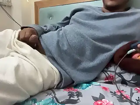 Snapshot of YourBlackBull chatting on 10-04-25, 09:40 YourBlackBull online show from 10-04-25, 09:40