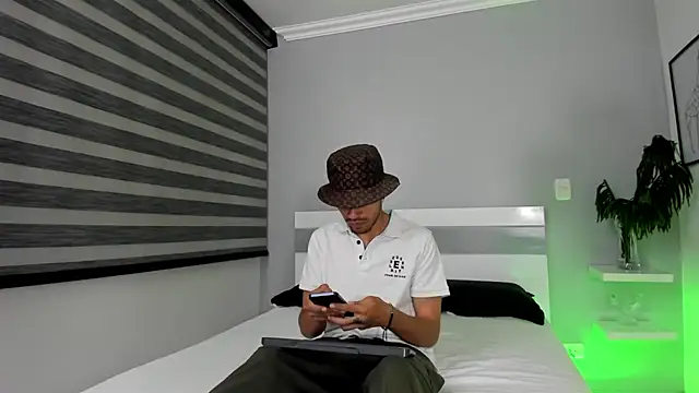 ZaynShadow online show from 10-18-25, 05:21