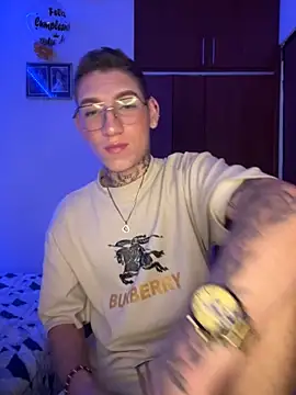 hotxxx 2012 online show from 10-04-25, 08:29