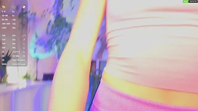 Snapshot of JulieLupo chatting on 12-01-25, 07:13 JulieLupo online show from 12-01-25, 07:13