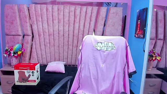 sarah sweett  online show from 03-25-26, 01:39