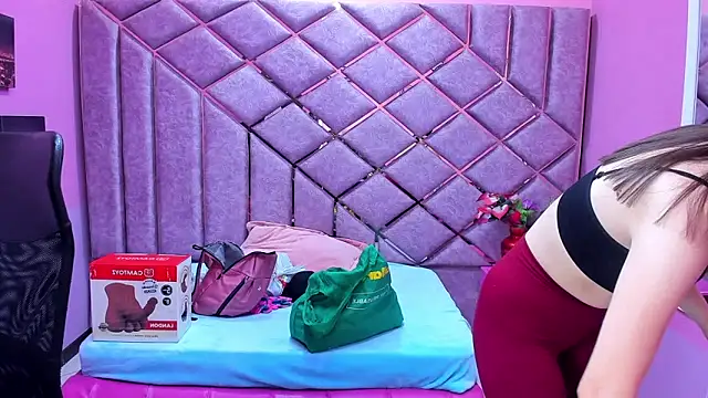 sarah sweett  online show from 04-20-26, 03:04