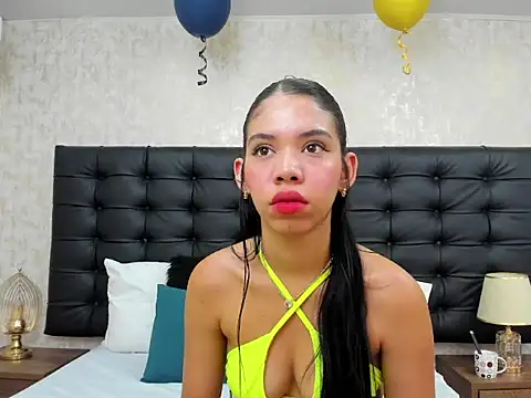 EmaGarcess online show from 10-22-25, 07:35