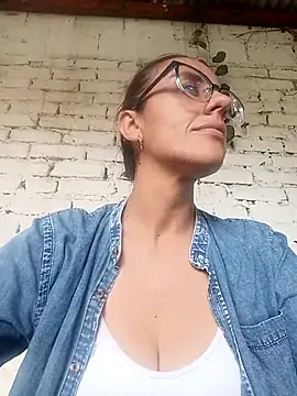 Snapshot of Jade_1-9 chatting on 10-31-25, 03:13 Jade 1-9 online show from 10-31-25, 03:13