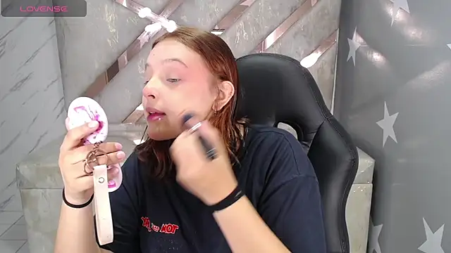 mia foster t online show from 04-18-26, 01:15