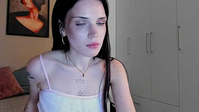 Snapshot of LuminaryLuxe chatting on 10-12-25, 01:32 LuminaryLuxe online show from 10-12-25, 01:32