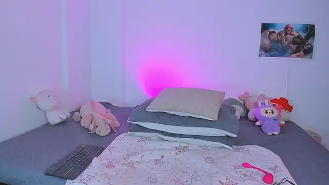 Miaengels  online show from 04-11-26, 02:21