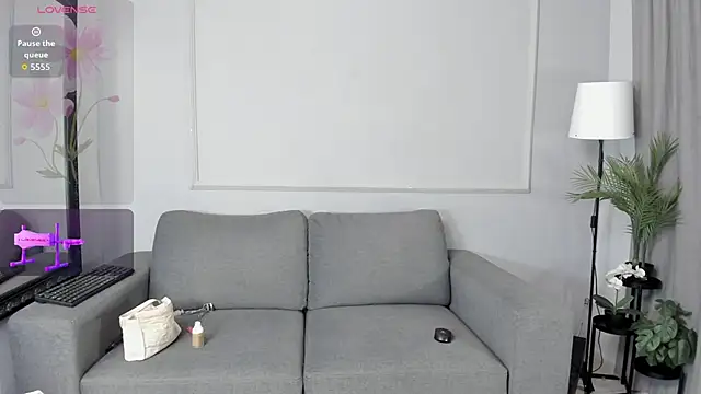 Nahomycarterr online show from 04-14-26, 11:49