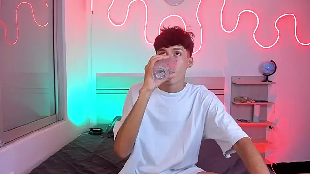 luccas ferreira online show from 11-08-25, 07:12