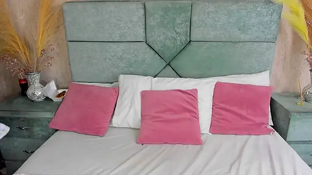 Snapshot of Clohe_Bell chatting on 10-25-25, 08:03 Clohe Bell online show from 10-25-25, 08:03