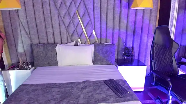 Snapshot of Clohe_Bell chatting on 12-17-25, 07:53 Clohe Bell online show from 12-17-25, 07:53