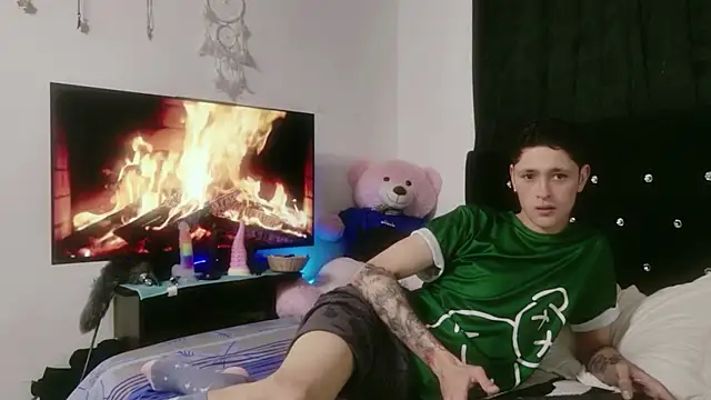 Tyler cat online show from 10-10-25, 10:58