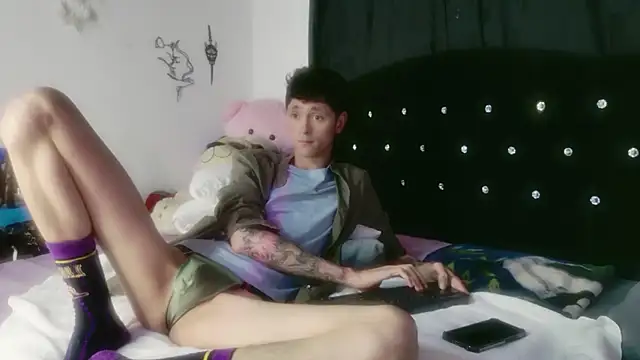 Tyler cat online show from 03-26-26, 03:23