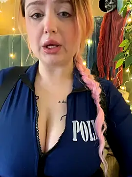 KellyMoors online show from 10-27-25, 01:09