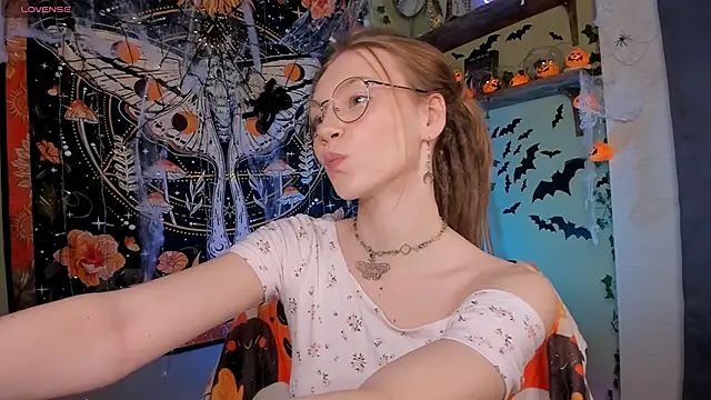 lyra thenymph online show from 10-26-25, 02:12