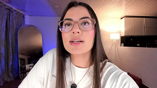 Snapshot of sarita_3 chatting on 01-12-26, 12:27 sarita 3 online show from 01-12-26, 12:27