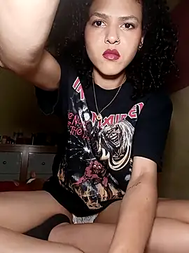 Snapshot of Larissinhamm chatting on 10-15-25, 08:14 Larissinhamm online show from 10-15-25, 08:14