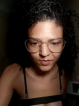 Snapshot of Larissinhamm chatting on 10-19-25, 03:18 Larissinhamm online show from 10-19-25, 03:18