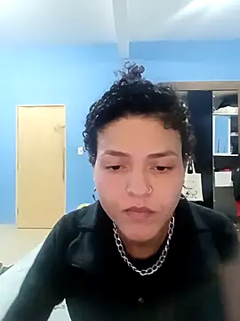 Snapshot of Larissinhamm chatting on 10-23-25, 10:41 Larissinhamm online show from 10-23-25, 10:41