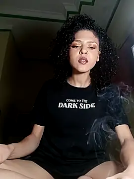 Snapshot of Larissinhamm chatting on 10-28-25, 01:53 Larissinhamm online show from 10-28-25, 01:53