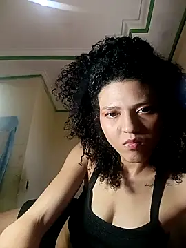 Snapshot of Larissinhamm chatting on 10-28-25, 04:09 Larissinhamm online show from 10-28-25, 04:09