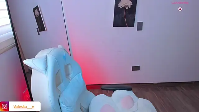 valeska  V online show from 04-23-26, 12:29