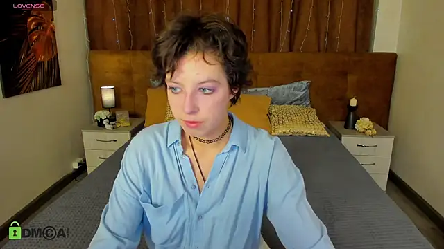 Sara Frayer online show from 10-25-25, 01:02