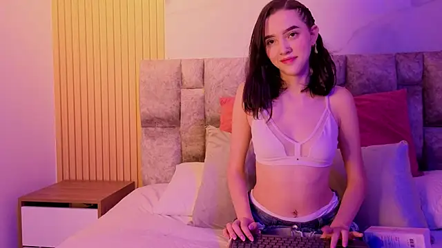 Snapshot of angel__kiss chatting on 10-08-25, 11:30 angel kiss online show from 10-08-25, 11:30