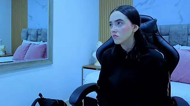 Snapshot of angel__kiss chatting on 10-26-25, 11:38 angel kiss online show from 10-26-25, 11:38