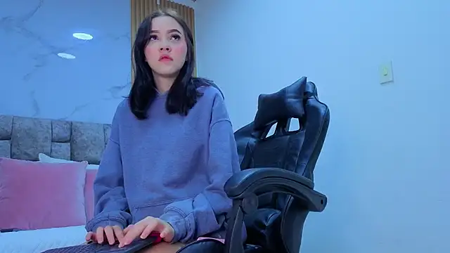 Snapshot of angel__kiss chatting on 11-13-25, 11:31 angel kiss online show from 11-13-25, 11:31