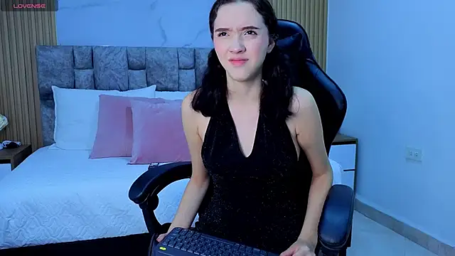 Snapshot of angel__kiss chatting on 12-03-25, 11:30 angel kiss online show from 12-03-25, 11:30