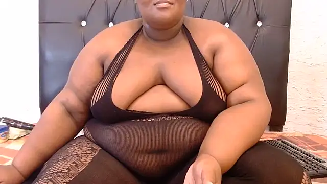 Snapshot of LadyBear2002 chatting on 06-06-26, 04:33 LadyBear2002 online show from 06-06-26, 04:33