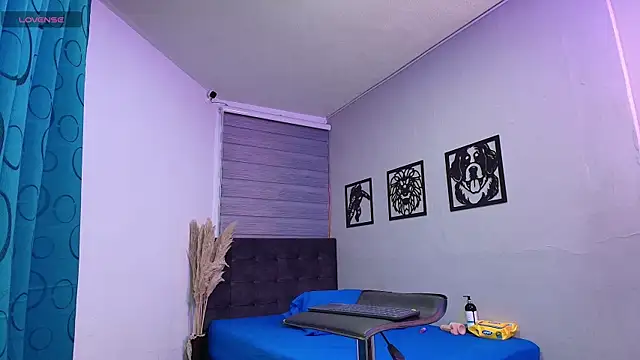 Nikki Vesper online show from 04-18-26, 04:27