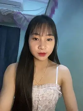 Snapshot of banlinh004 chatting on 05-12-26, 02:36 banlinh004 online show from 05-12-26, 02:36