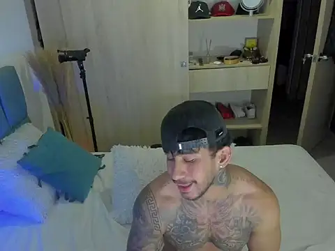 Dammianmiller online show from 07-25-26, 04:54