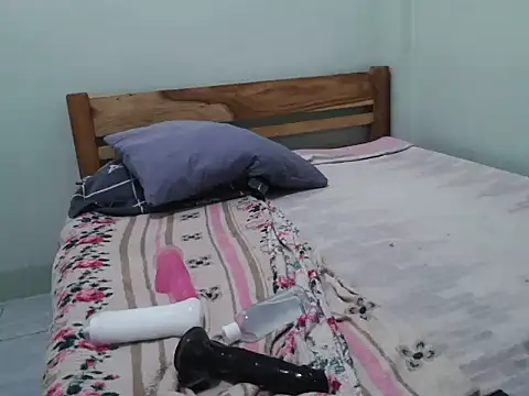 Snapshot of TeaseNPlease_13 chatting on 11-13-25, 03:55 TeaseNPlease 13 online show from 11-13-25, 03:55