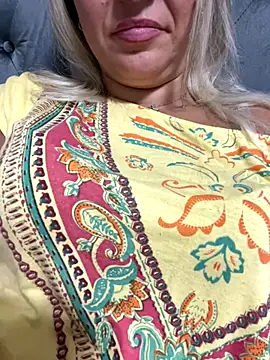 Daiana Andra online show from 10-12-25, 08:52