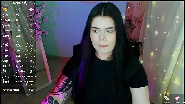Snapshot of Mona_Esty chatting on 05-18-26, 06:19 Mona Esty online show from 05-18-26, 06:19