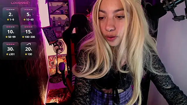 lunarichy22 online show from 11-18-25, 09:41