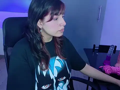 Violetta Swett  online show from 11-15-25, 02:46