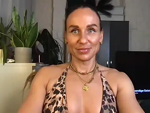 GluteQueenE online show from 02-05-26, 04:11