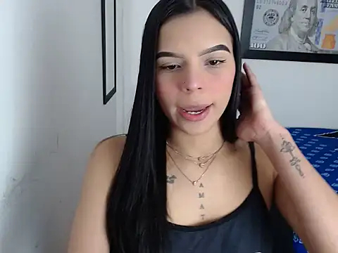 Snapshot of linnaskinyy chatting on 10-21-25, 05:30 linnaskinyy online show from 10-21-25, 05:30