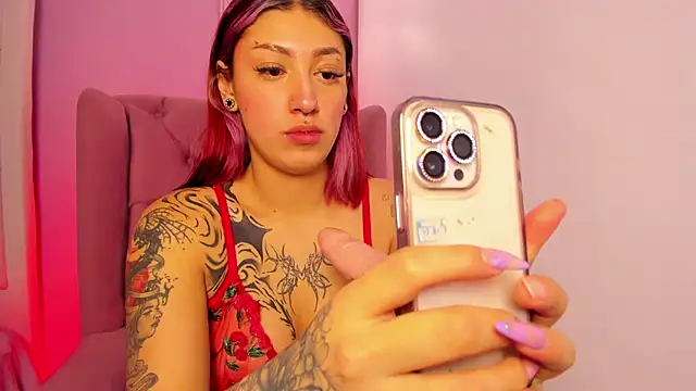 ZammyRossee online show from 12-19-25, 04:19