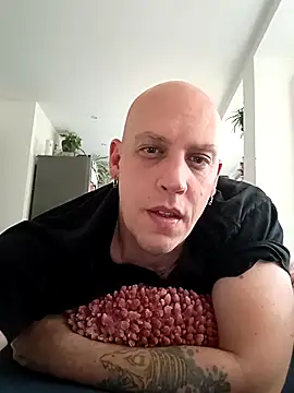 Snapshot of Kobradera1984 chatting on 10-25-25, 06:32 Kobradera1984 online show from 10-25-25, 06:32